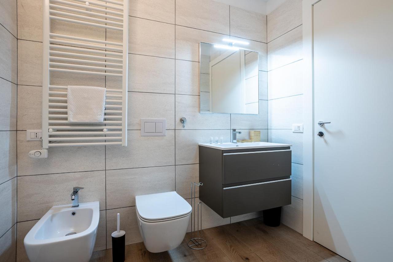 City Centre Apartment - 10 Minutes To Duomo - Free Wifi E Netflix Милан Экстерьер фото