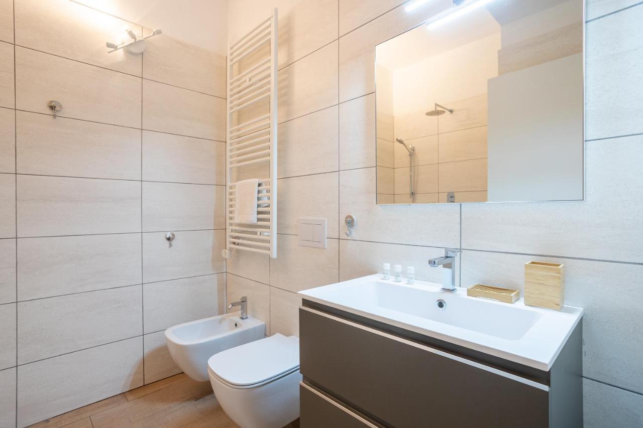 City Centre Apartment - 10 Minutes To Duomo - Free Wifi E Netflix Милан Экстерьер фото